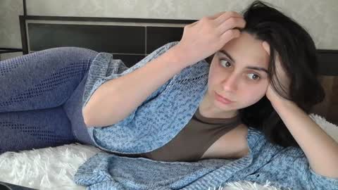 cute_strawberry_ online show from 3, 12, 2024