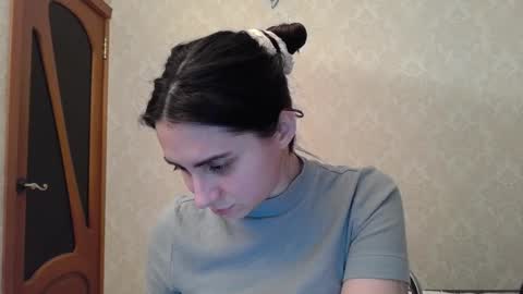 cute_strawberry_ online show from 7, 12, 2024