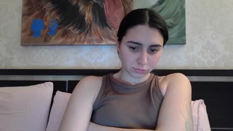 cute_strawberry_ online show from 14, 12, 2024