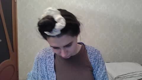 cute_strawberry_ online show from 17, 12, 2024