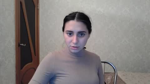 cute_strawberry_ online show from 21, 12, 2024