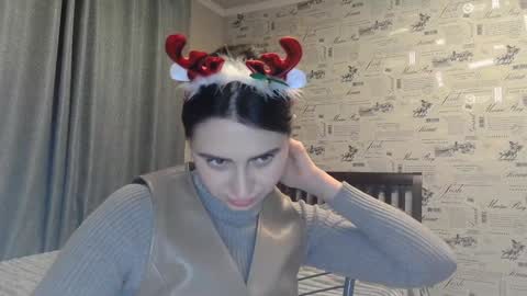 cute_strawberry_ online show from 31, 12, 2024