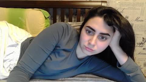 cute_strawberry_ online show from 28, 1, 2025