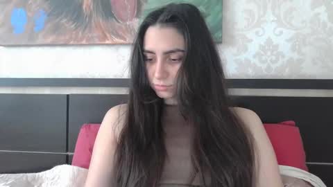 cute_strawberry_ online show from 10, 3, 2025