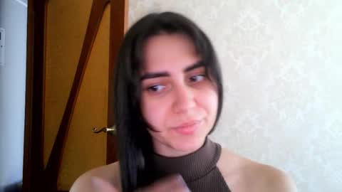 cute_strawberry_ online show from 11, 9, 2025