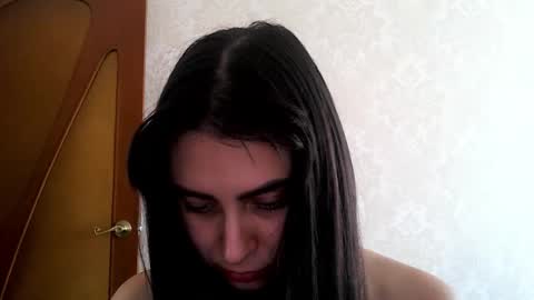 cute_strawberry_ online show from 13, 9, 2025