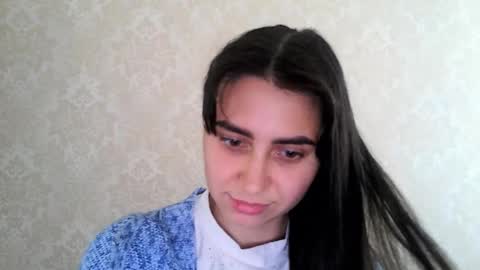 Snapshot of cute_strawberry_ chatting on 8, 10, 2025 cute_strawberry_ online show from 8, 10, 2025