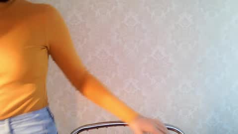 Snapshot of cute_strawberry_ chatting on 9, 10, 2025 cute_strawberry_ online show from 9, 10, 2025