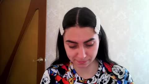 Snapshot of cute_strawberry_ chatting on 21, 10, 2025 cute_strawberry_ online show from 21, 10, 2025