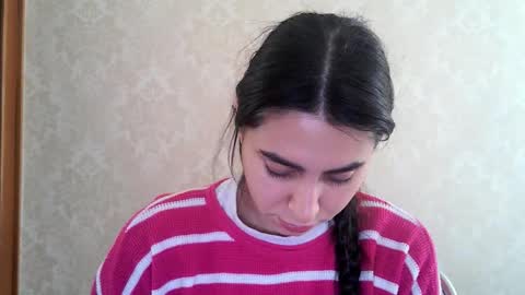 Snapshot of cute_strawberry_ chatting on 23, 10, 2025 cute_strawberry_ online show from 23, 10, 2025