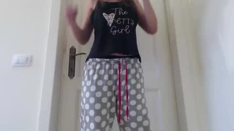 Snapshot of cuteangelx chatting on 18, 10, 2025 Anne-Marie online show from 18, 10, 2025