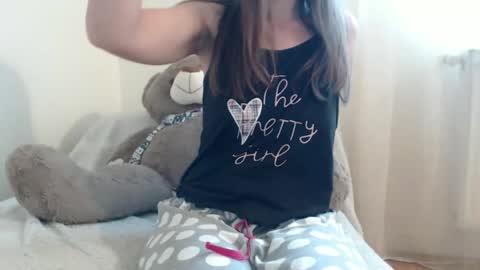 Snapshot of cuteangelx chatting on 22, 10, 2025 Anne-Marie online show from 22, 10, 2025