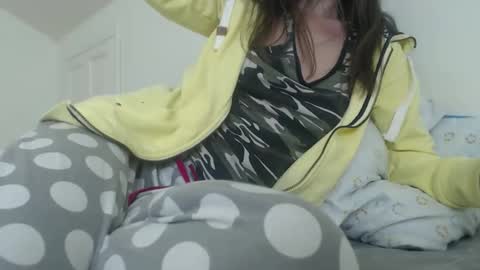 Snapshot of cuteangelx chatting on 3, 11, 2025 Anne-Marie online show from 3, 11, 2025