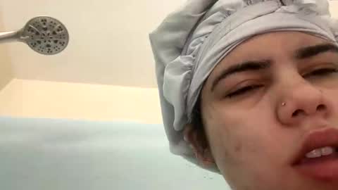 Snapshot of cutecuban18 chatting on 17, 11, 2025 loveolots online show from 17, 11, 2025