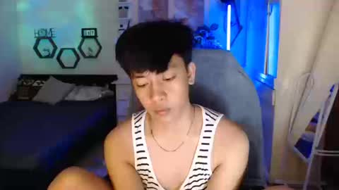 Snapshot of cutie_cumshow chatting on 17, 12, 2025 Neil Taylor online show from 17, 12, 2025