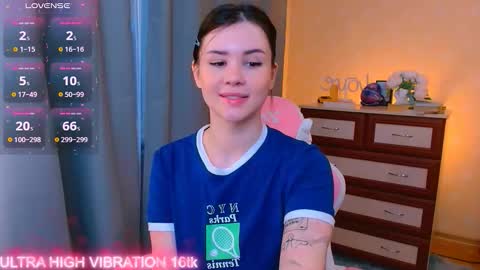 Snapshot of cutie_mili chatting on 8, 10, 2025 mili online show from 8, 10, 2025