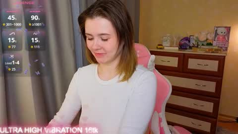 Snapshot of cutie_mili chatting on 13, 11, 2025 mili online show from 13, 11, 2025