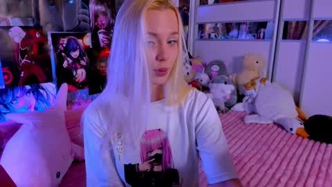 Snapshot of cuttie_ponyy chatting on 12, 11, 2025 Nora online show from 12, 11, 2025