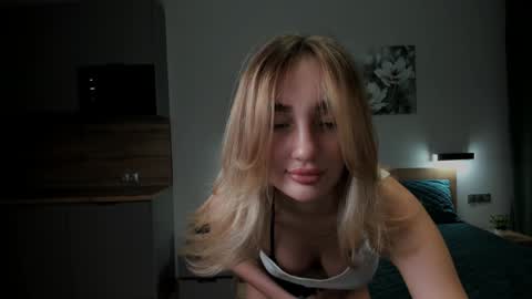 CuttieChloe online show from 18, 12, 2024