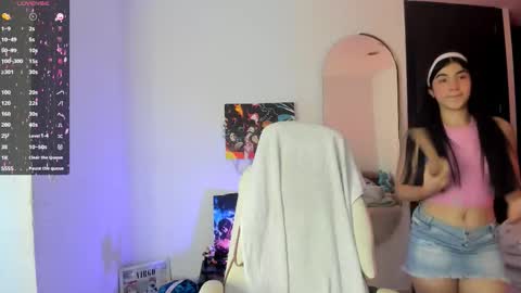 Snapshot of cyber_lizz chatting on 25, 11, 2025 Liz online show from 25, 11, 2025