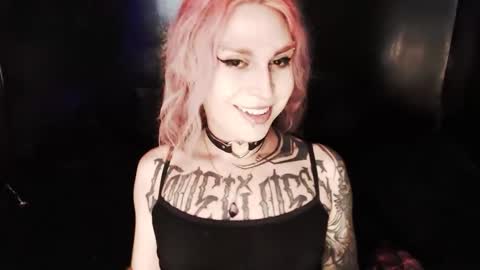 Snapshot of cybertrouble_ chatting on 12, 10, 2025 Nikki online show from 12, 10, 2025