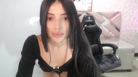 CINTIA ARAUJO online show from 2, 10, 2025
