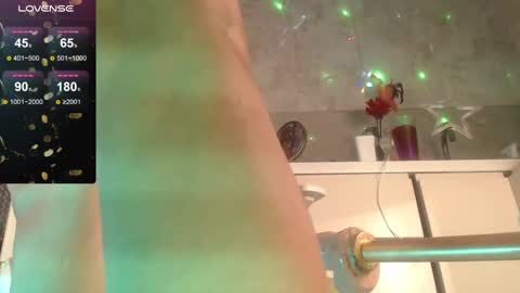 Tracey and Eve purple online show from 24, 2, 2025