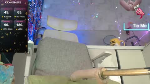 Tracey and Eve purple online show from 6, 3, 2025