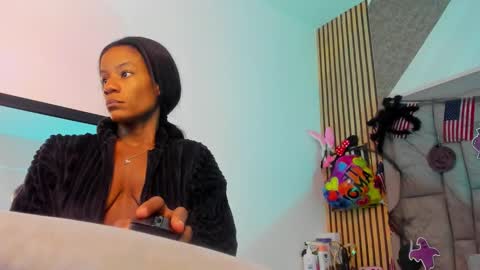 Snapshot of daffnelewis chatting on 20, 10, 2025 daffnelewis online show from 20, 10, 2025