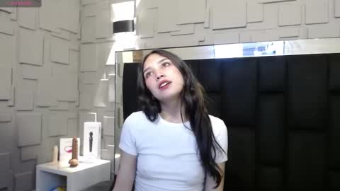 dafnee_e online show from 4, 10, 2025
