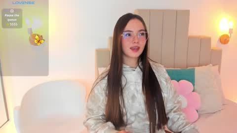 Snapshot of dafnevega chatting on 18, 11, 2025 Dafne online show from 18, 11, 2025