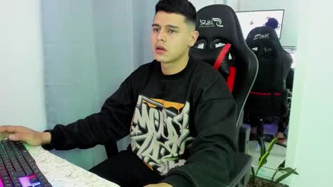 Snapshot of dage_19 chatting on 4, 11, 2025 my name is Jhon and I live in colombia online show from 4, 11, 2025