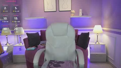 Dahlia Grey online show from 6, 11, 2025