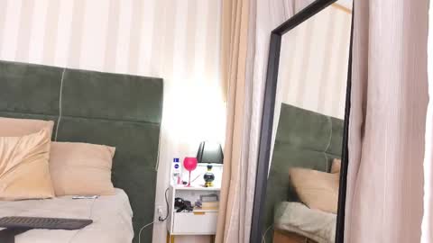 Dahlia Rose online show from 30, 10, 2025