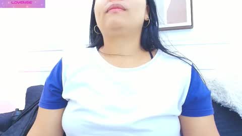 Snapshot of daisy_price chatting on 15, 11, 2025 Daisy Price online show from 15, 11, 2025