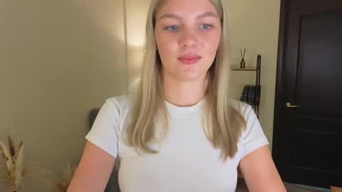 Snapshot of daisy_ward chatting on 18, 10, 2025 Alice online show from 18, 10, 2025