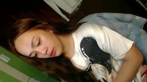 Snapshot of daisylira chatting on 22, 12, 2025 LILY christmas wish breast implant online show from 22, 12, 2025