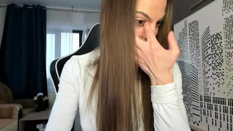 Snapshot of daisysland chatting on 11, 10, 2025 Beatrice online show from 11, 10, 2025