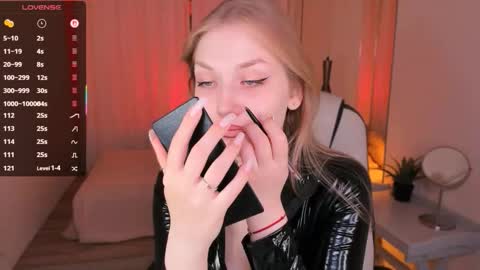 Snapshot of dakotamabs chatting on 26, 10, 2025 Dakota online show from 26, 10, 2025