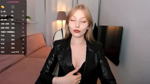 Snapshot of dakotamabs chatting on 13, 11, 2025 Dakota online show from 13, 11, 2025