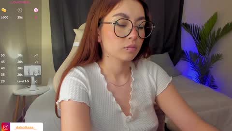 dakottaa__ online show from 5, 1, 2025