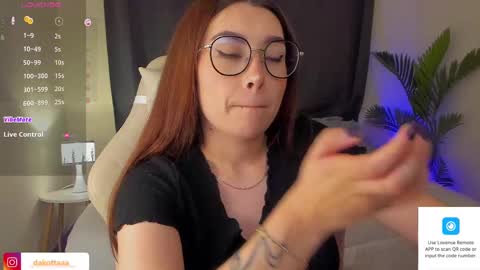 dakottaa__ online show from 6, 3, 2025