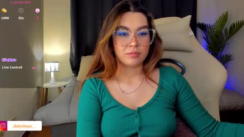 dakottaa__ online show from 15, 10, 2025