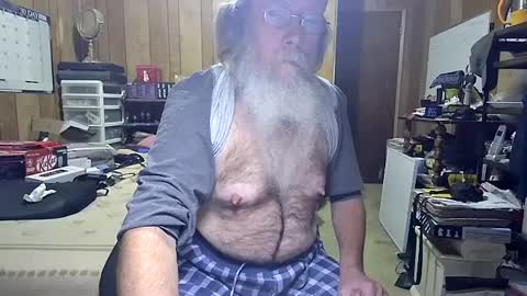 Snapshot of danagm chatting on 4, 1, 2025 Dana online show from 4, 1, 2025