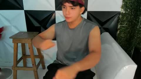 Snapshot of dani_cumboy chatting on 8, 11, 2025 dani_cumboy online show from 8, 11, 2025