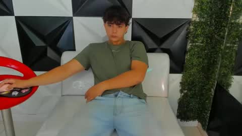 Snapshot of dani_cumboy chatting on 13, 11, 2025 dani_cumboy online show from 13, 11, 2025