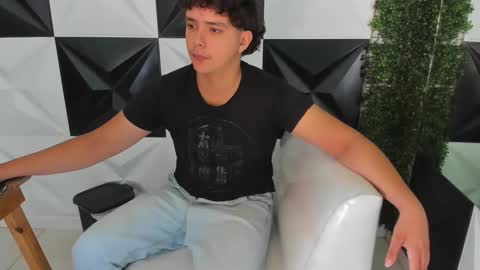 Snapshot of dani_cumboy chatting on 27, 11, 2025 dani_cumboy online show from 27, 11, 2025