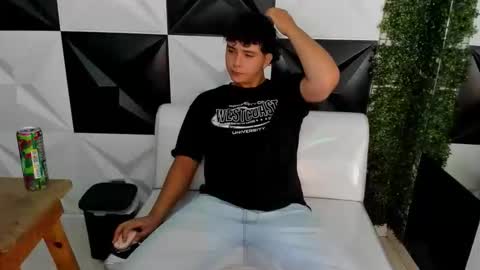 Snapshot of dani_cumboy chatting on 28, 11, 2025 dani_cumboy online show from 28, 11, 2025