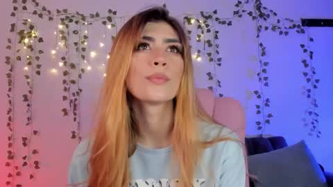 Snapshot of daniela_saenz1 chatting on 18, 12, 2025 Dani Saenz online show from 18, 12, 2025