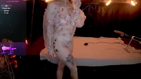 danielareign online show from 13, 3, 2026